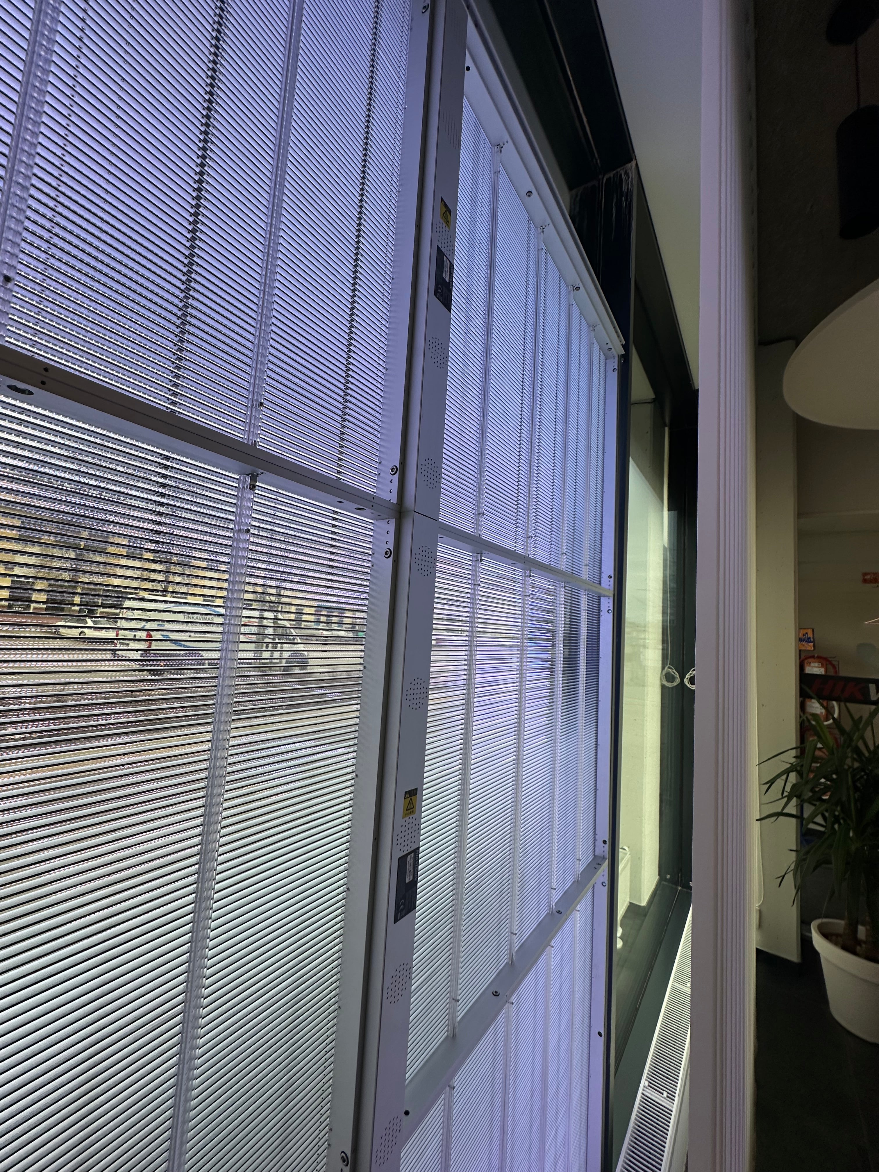 High Brightness Transparent LED - 5500 cd/㎡ - 55.77"