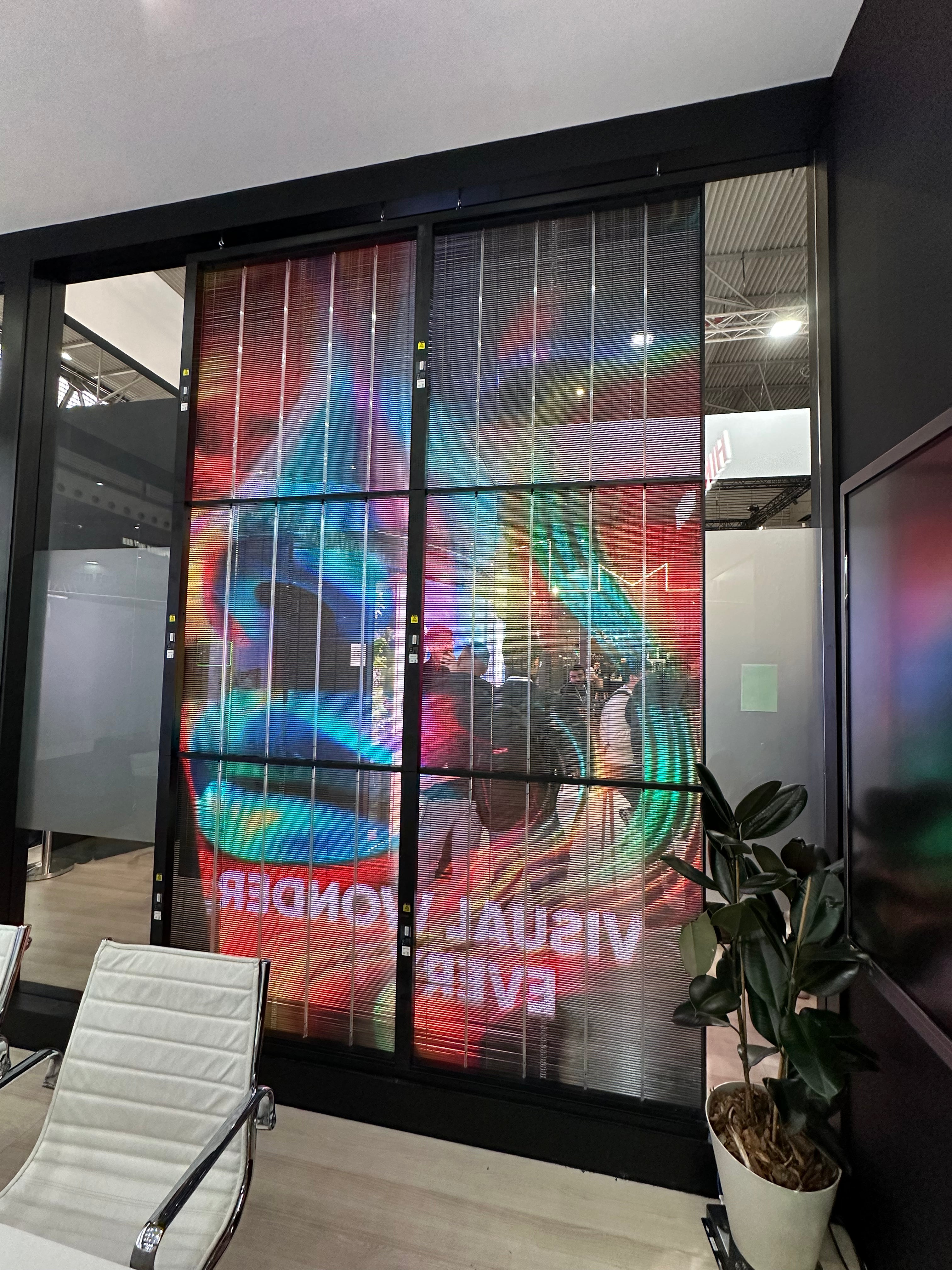 High Brightness Transparent LED - 5500 cd/㎡ - 55.77"