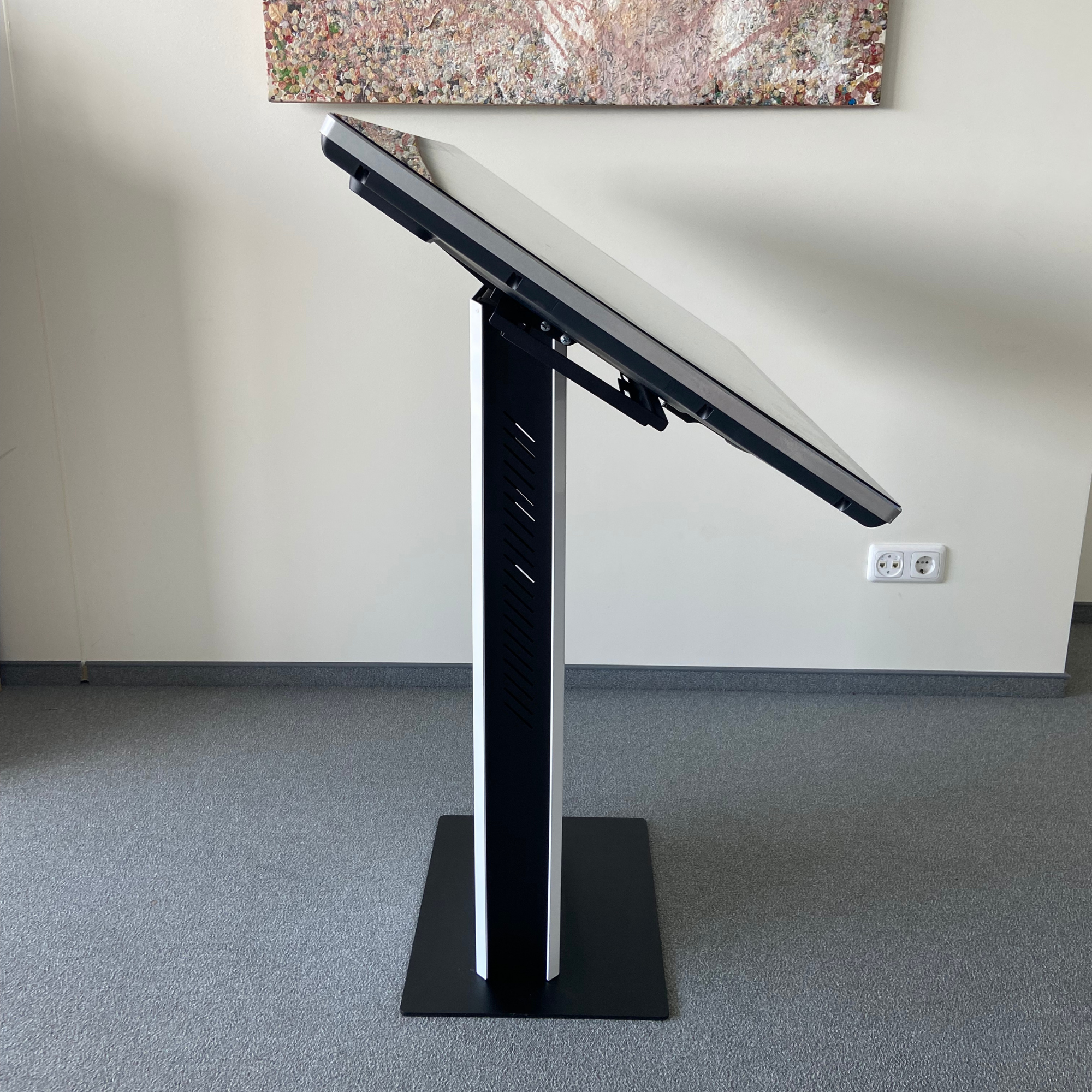 Altumas Mu Interactive Stand - 32" / 43" / 50" / 55"