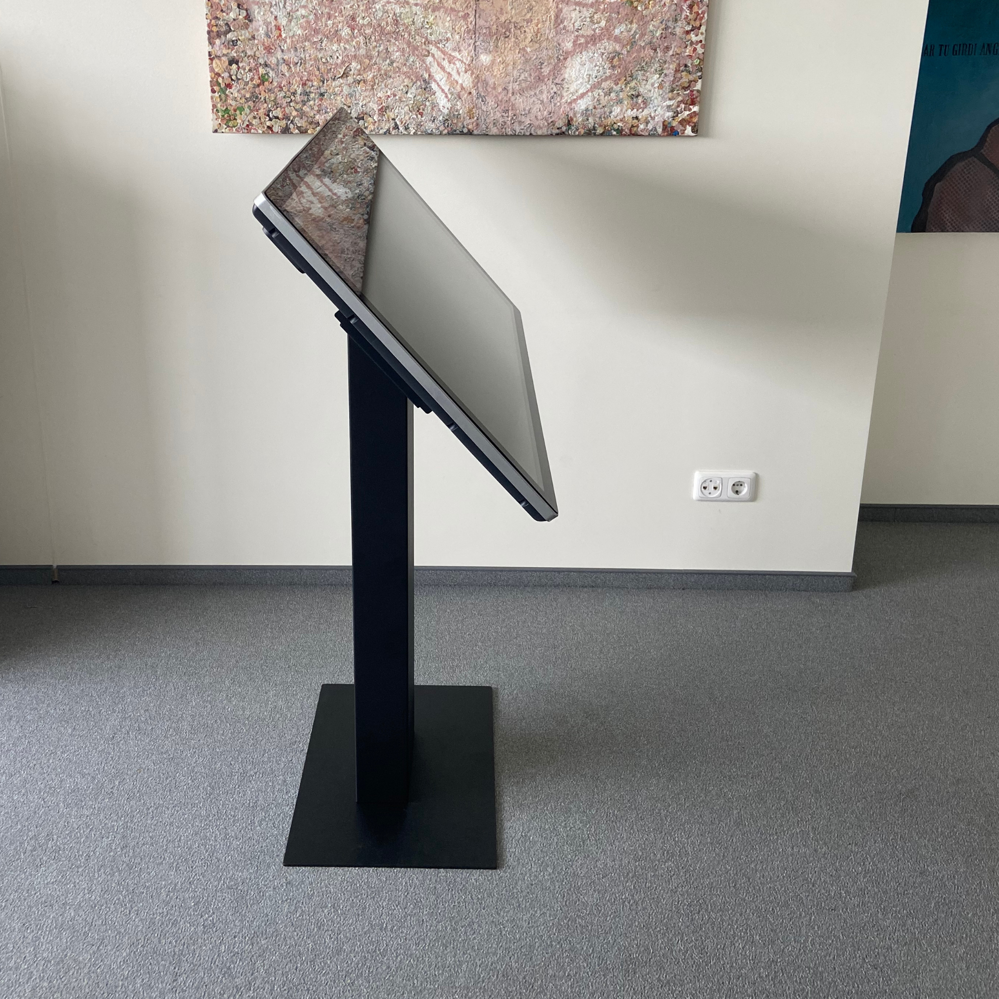 Altumas Zeta interactive stand - 22" / 32" / 43"