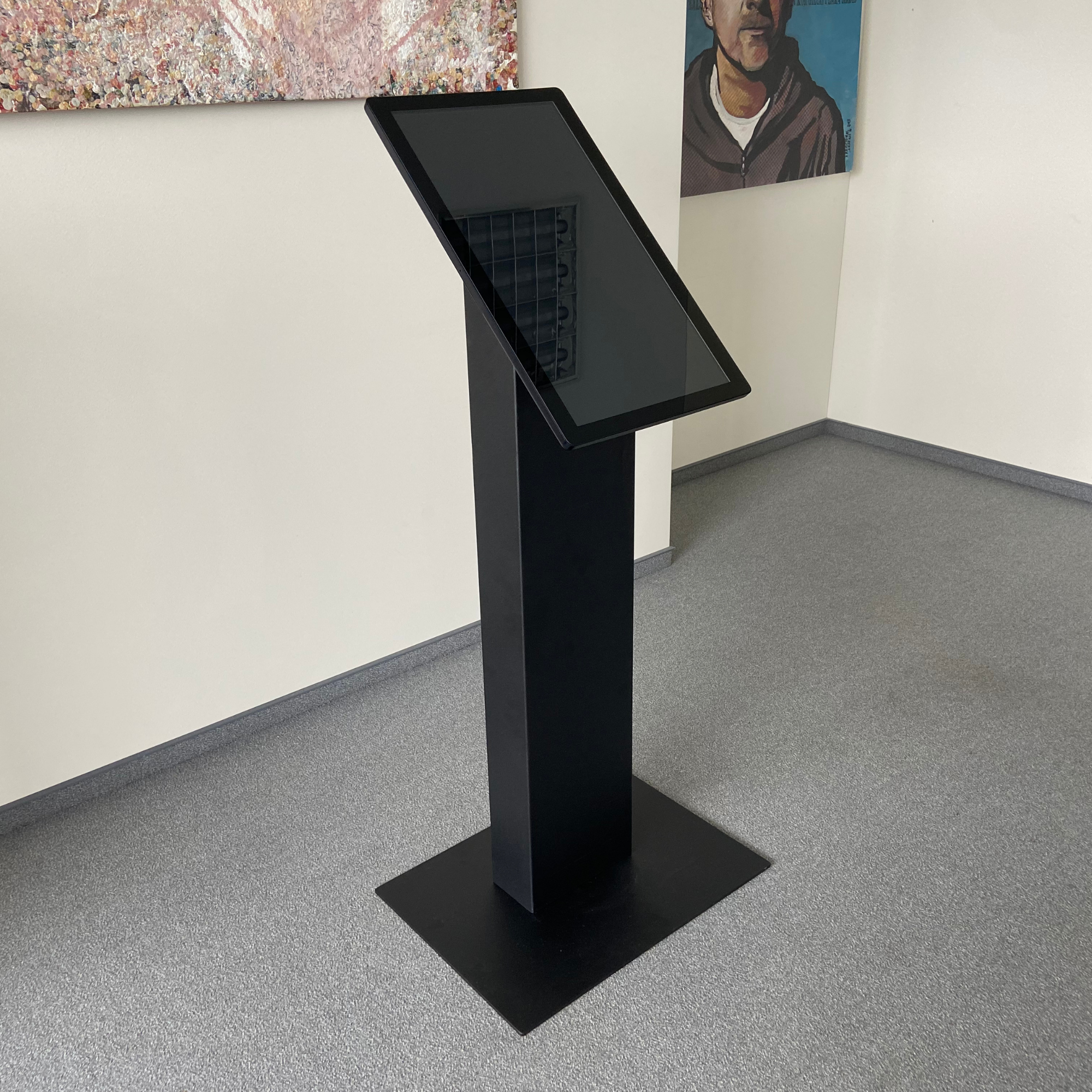 Altumas Zeta interactive stand - 22" / 32" / 43"