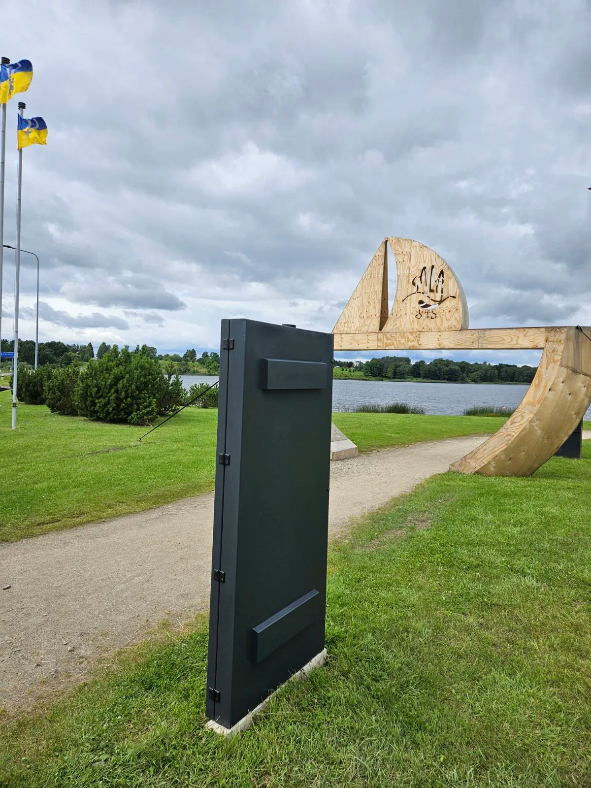 Altumas Omic Interactive Outdoor Stand - Infokiosk