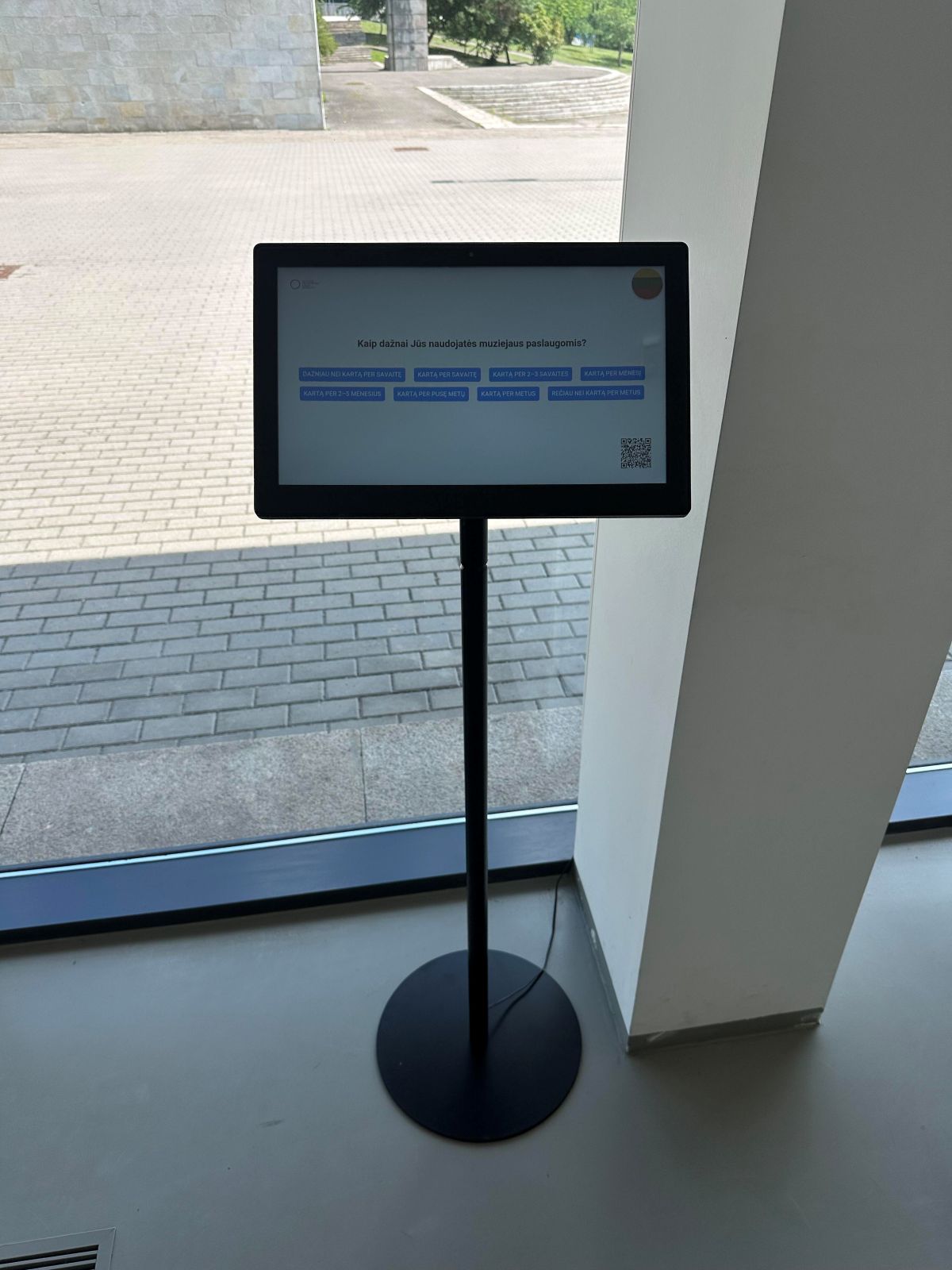 ALTUMAS Medium 15.6" Android interaktyvi planšetė su stovu
